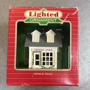 1986 Hallmark Lighted Ornament General Store